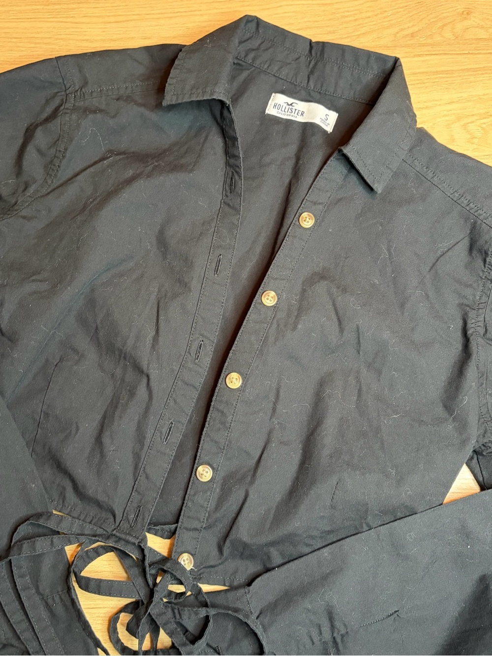 Hollister Black Cropped Tie-Front Shirt Small